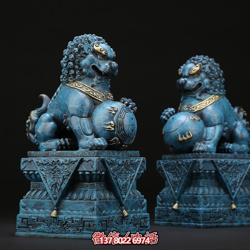 仿古青铜狮子雕塑，为景区创意增添古朴色彩