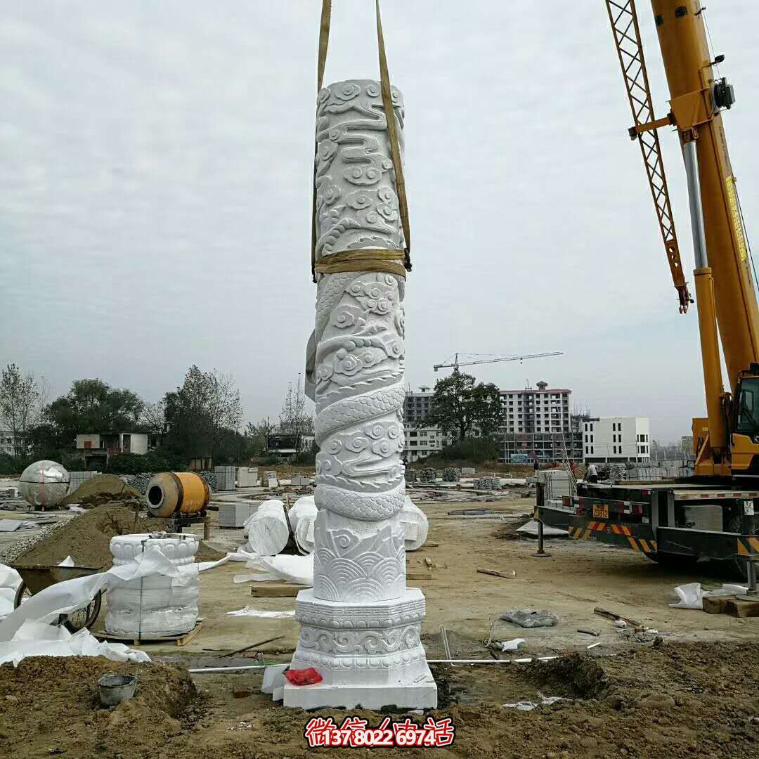 汉白玉浮雕古体龙柱点缀园林广场