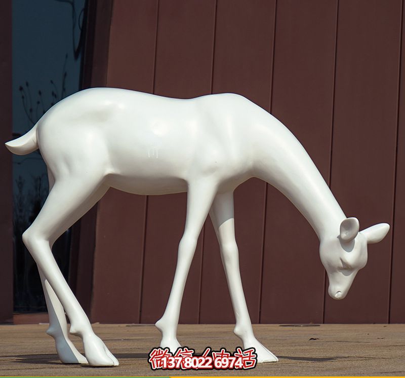 创意景观酒店，低头行走，让鹿雕塑与您相伴