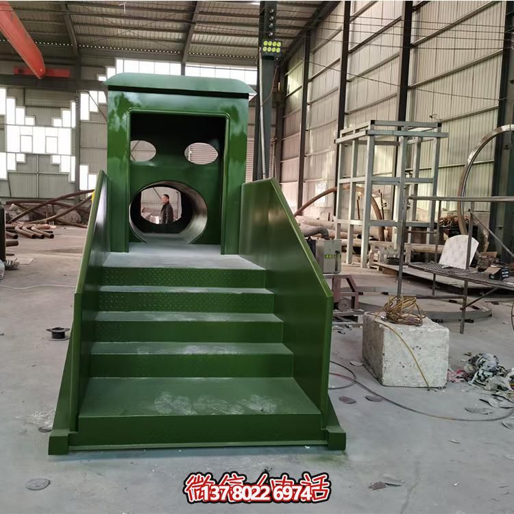 创意不锈钢火车头楼梯摆件