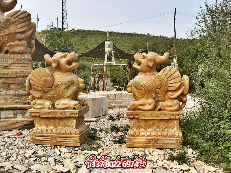 庭院晚霞红石雕貔貅雕塑