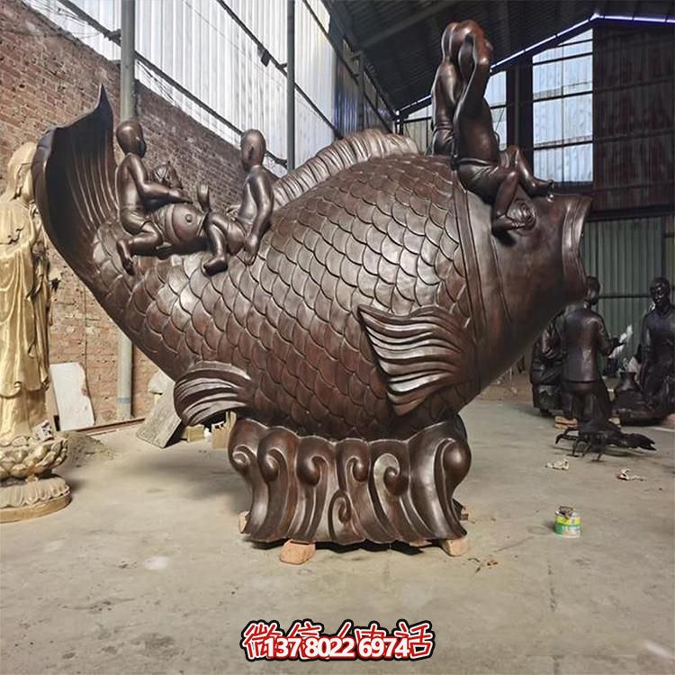 玻璃钢仿铜鲤鱼水景雕塑