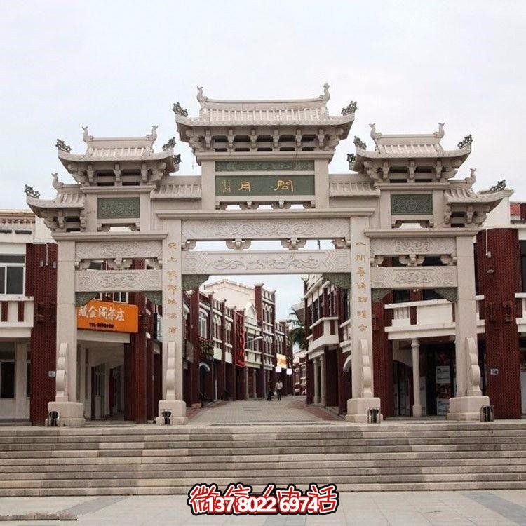 精美中式三门牌坊，装饰大理街道