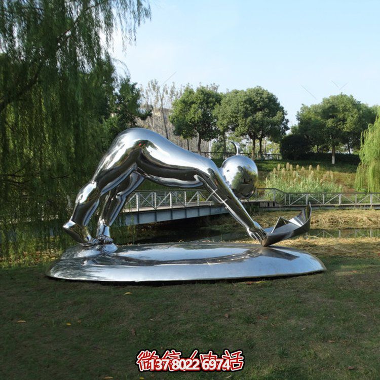 不锈钢儿童玩具——纸船雕塑