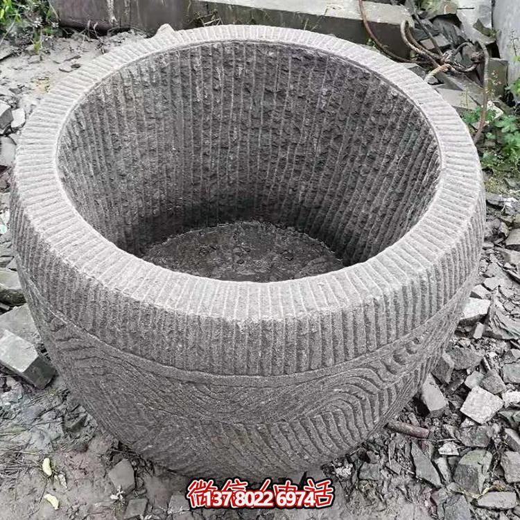 古老石槽，精致圆形养鱼水缸