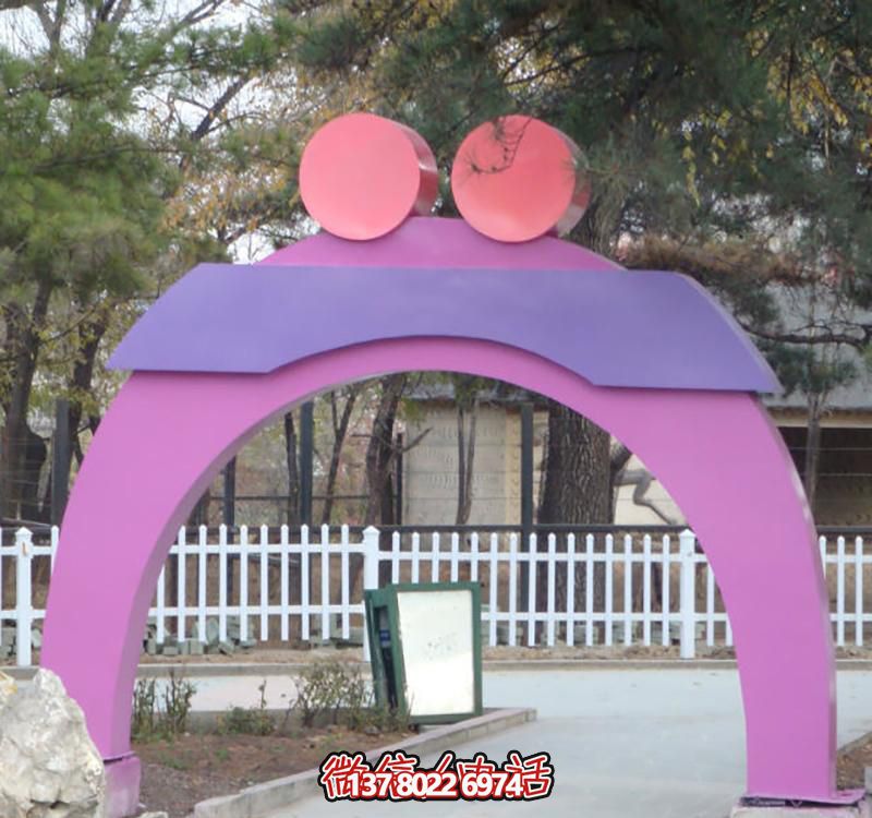 创意玻璃钢爱心雕塑，装点城市公园