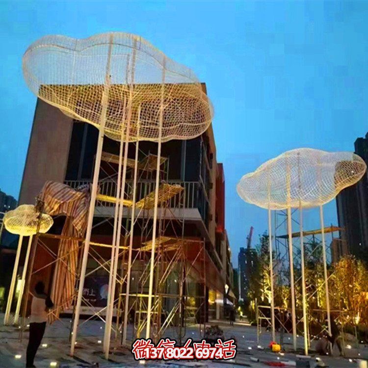 城市广场创意镂空漂浮云朵雕塑