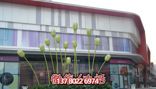 别墅小区入口处的创意不锈钢雕塑花朵装饰