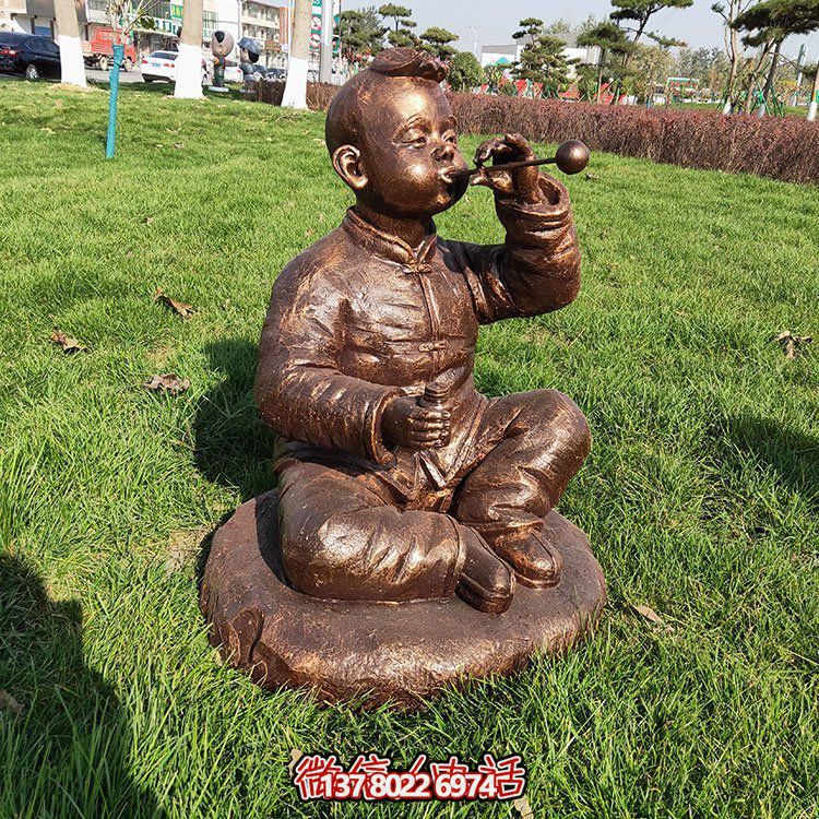 小男孩的童趣泡泡吹——让每个孩子都能过一个美好的童年