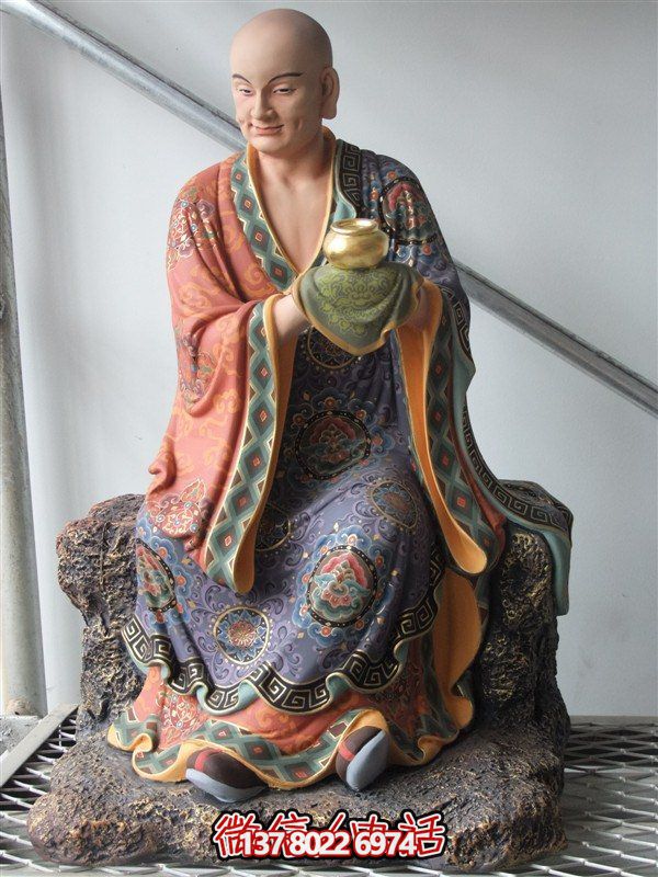 玻璃钢制大型彩绘景观十八罗汉雕塑