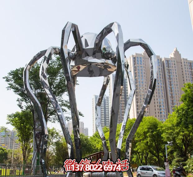 不锈钢长腿螃蟹雕塑，为公园增添创意装饰