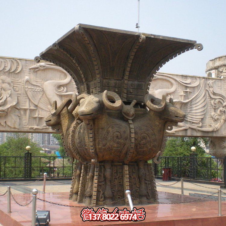 方尊铜香炉雕塑，让景区广场更加精彩