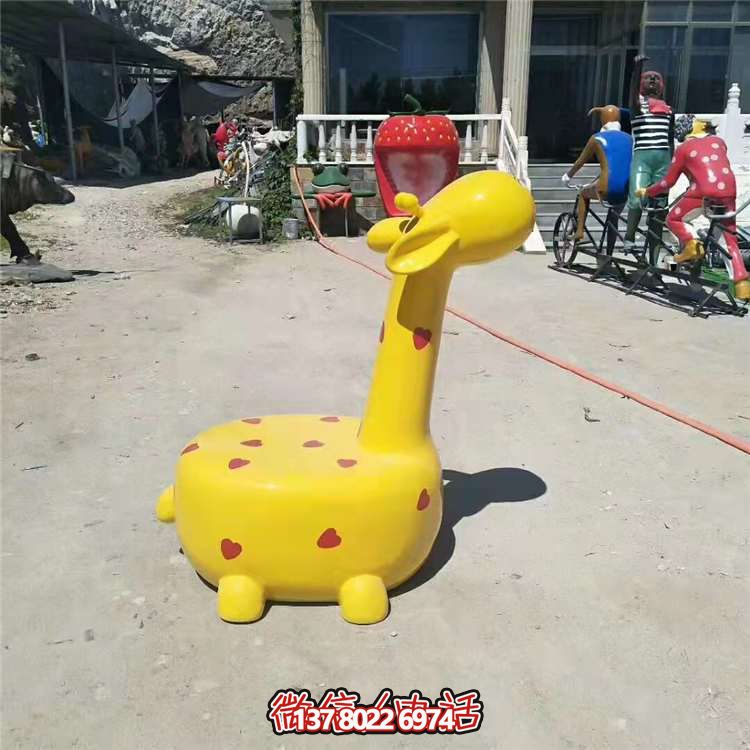 玻璃钢长颈鹿摆件，安全可靠、适用于多种场景