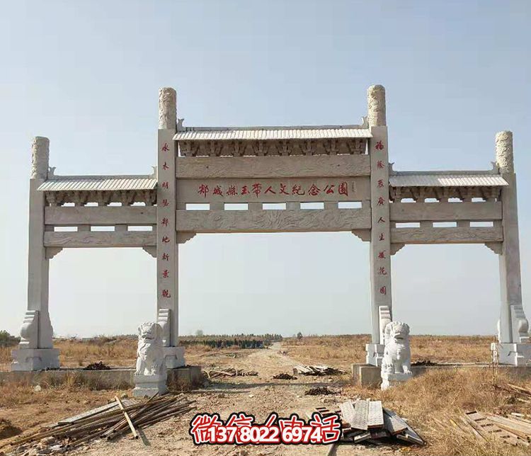 三门纪念公园石柱牌坊与石雕的精美结合