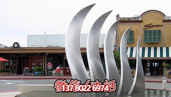 抽象不锈钢翅膀雕塑将庭院与创意完美结合