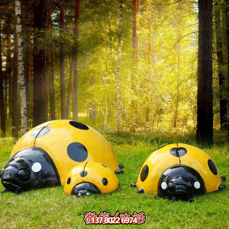 玻璃钢彩绘瓢虫雕塑