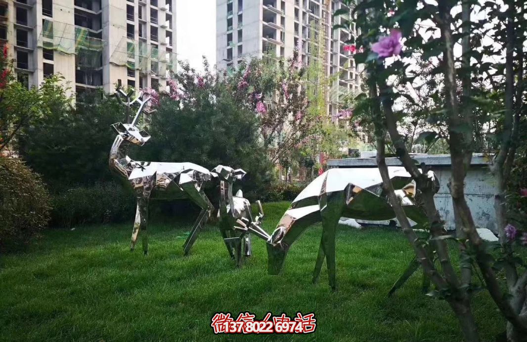不锈钢梅花鹿雕塑，让公园草坪更美丽
