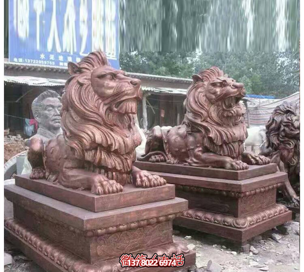趴窝红雕狮子仿真雕塑，守护晚霞镇宅之美