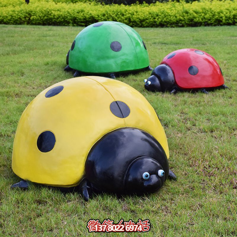 玻璃钢彩绘瓢虫雕塑