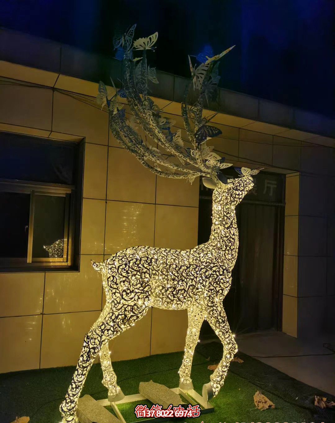 精美不锈钢梅花鹿雕塑照明装置，点缀广场之美