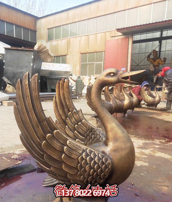 精美不锈钢雕塑展翅飞翔的天鹅装点别墅