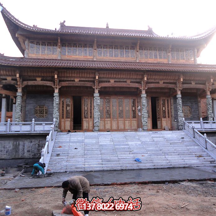 传统文化融入建筑艺术的龙柱装饰