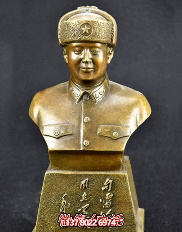 雷锋半身铜雕，景区英雄雕塑