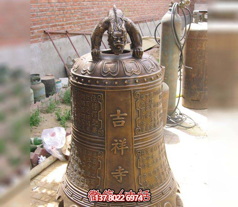 吉祥寺铜钟雕塑——传承古老文化与历史