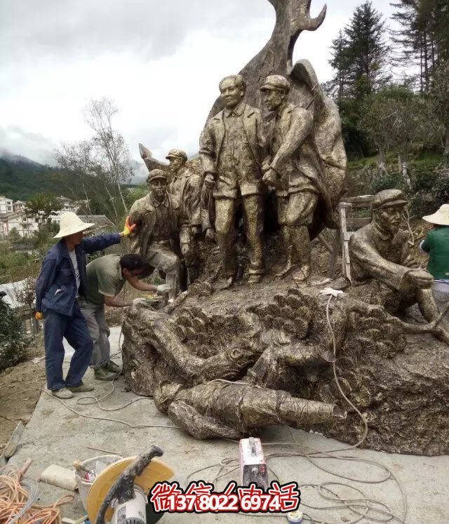 伟人纪念铜雕雕塑，让广场上洋溢着热情