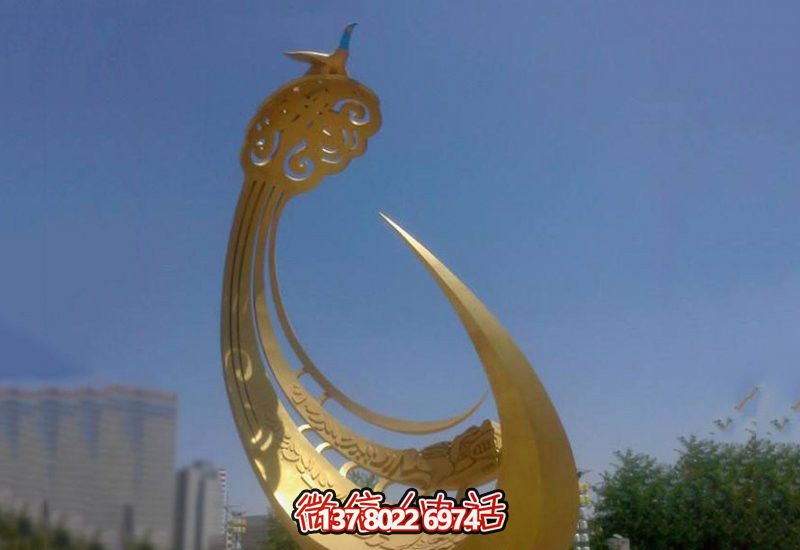 精美不锈钢凤凰雕塑，点缀户外广场