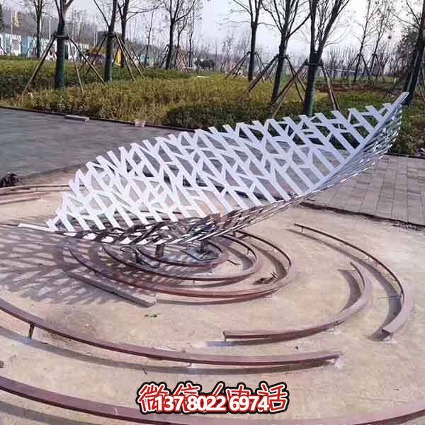 公园不锈钢镂空树叶雕塑
