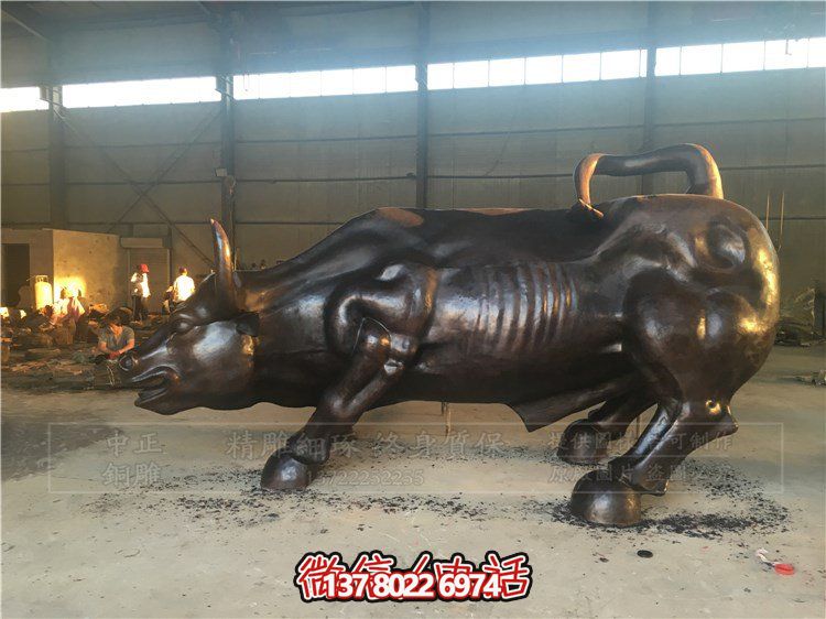 华尔街大型户外铜雕牛雕塑