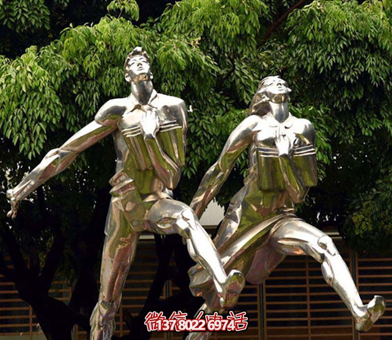 不锈钢操场雕塑，镜面反射跑步乐趣
