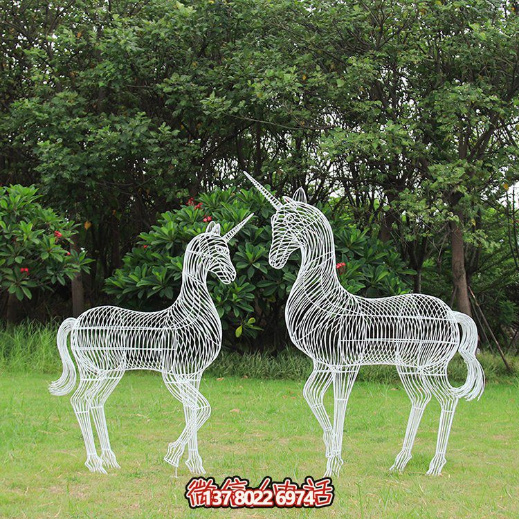 新颖的西方风格铁艺网格独角兽雕塑
