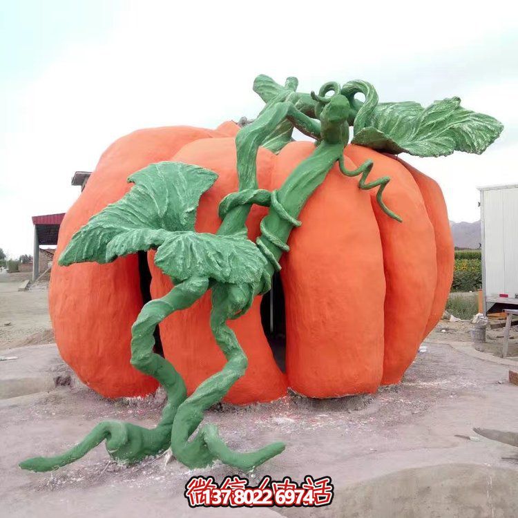 大型仿真南瓜雕塑，增添城市街道景观