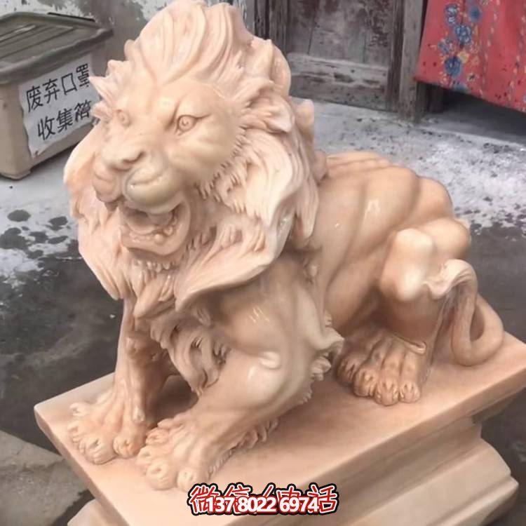 酒店大型红色石雕狮子雕塑