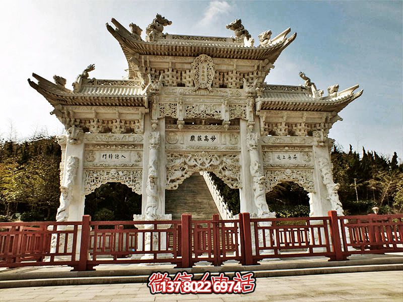 南海砥柱高庄严，汉白玉精美浮雕