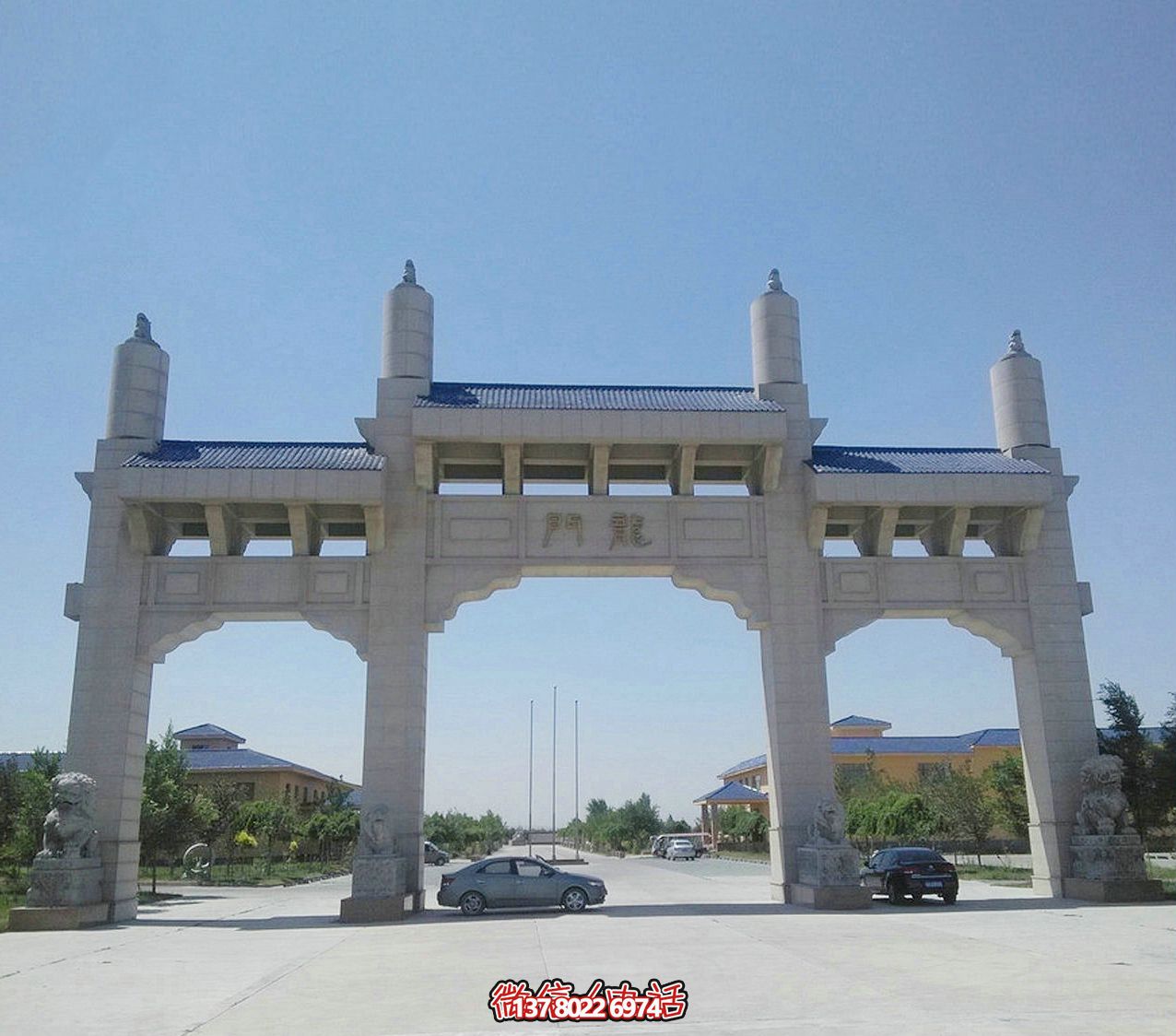 精致的大理石牌坊雕塑，为企业厂区增添精致的视觉氛围