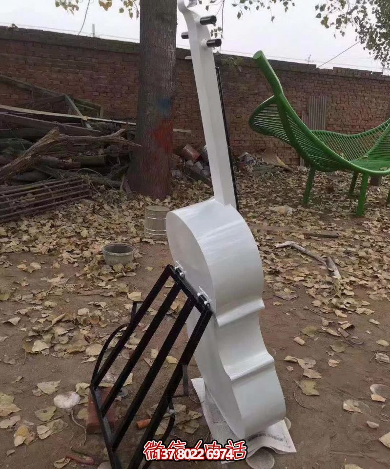 户外玻璃钢创意大提琴雕塑