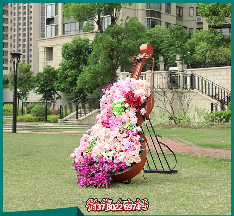 户外公园创意玻璃彩绘大提琴雕塑