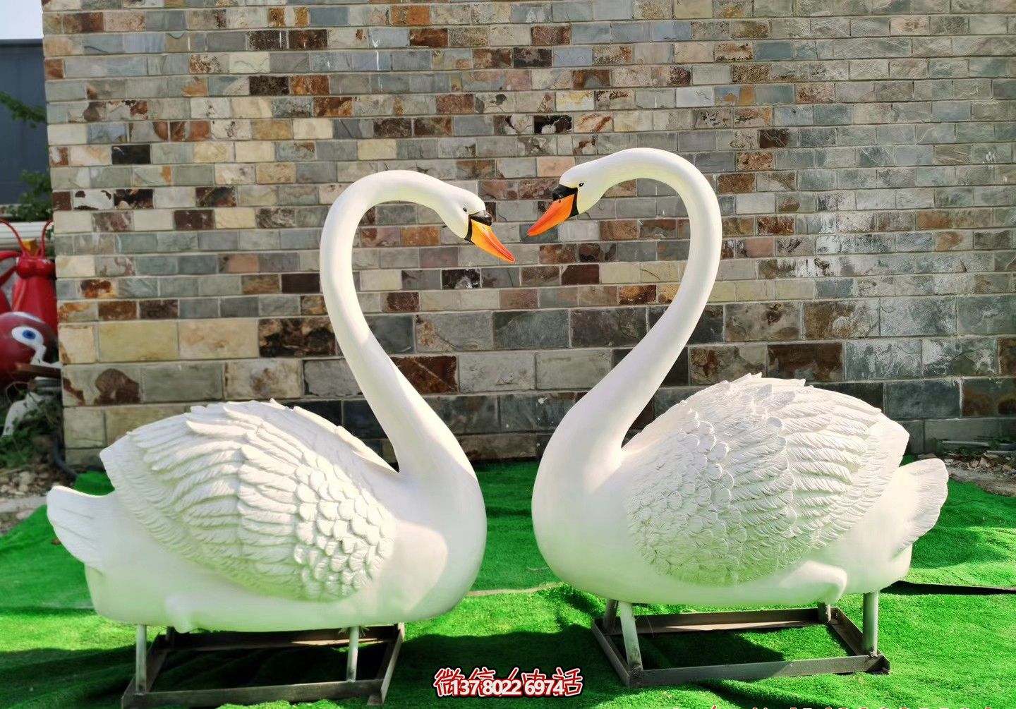 城市街边切面玻璃钢材质天鹅雕塑