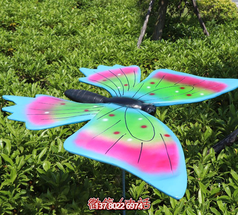 玻璃钢彩绘草坪蝴蝶雕塑