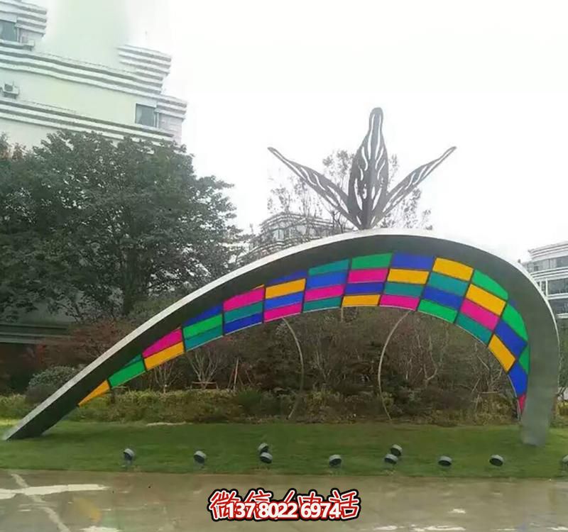 不锈钢彩色拼接拱门雕塑
