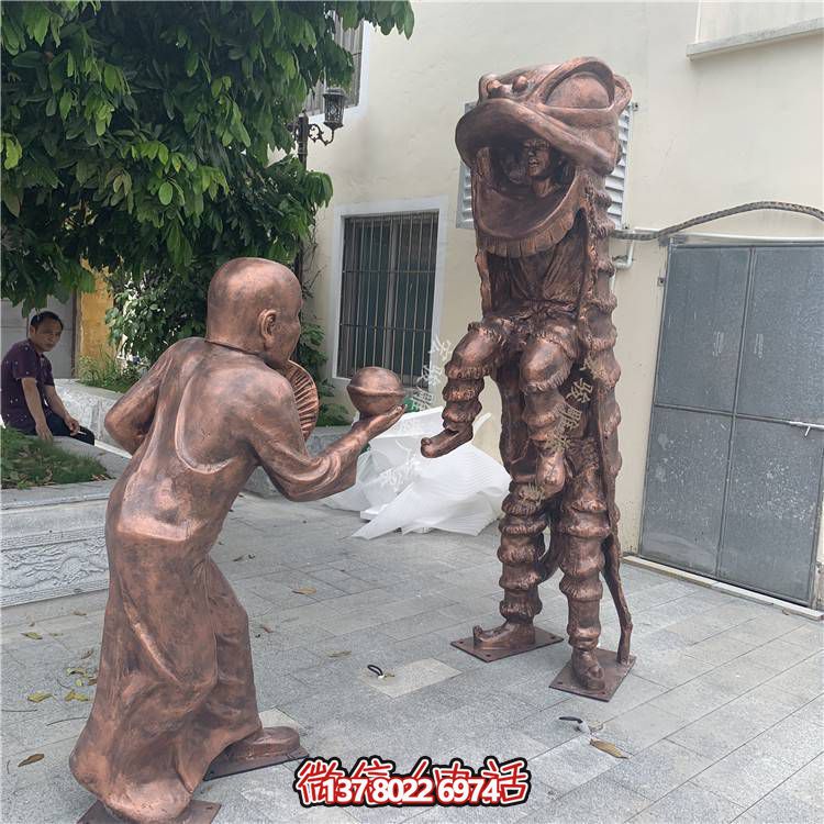 情景小品玻璃钢仿铜舞狮的人物雕塑