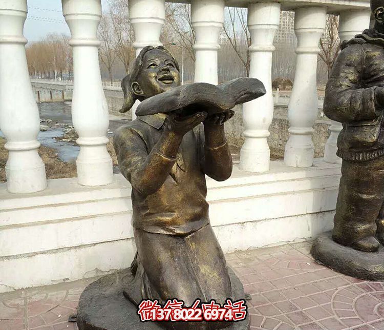 公园创意不锈钢仿铜跪着的女孩看书雕塑