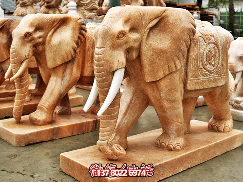 庭院寺庙晚霞红石雕行走的大象雕塑