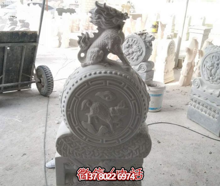 酒店门口创意石雕抱鼓石上面的麒麟雕塑