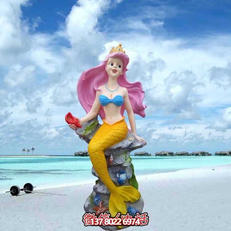 海边公园摆放的红头发的玻璃钢彩绘美人鱼雕塑