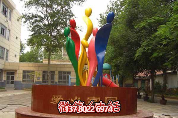 小区创意抽象玻璃钢彩色爱心雕塑