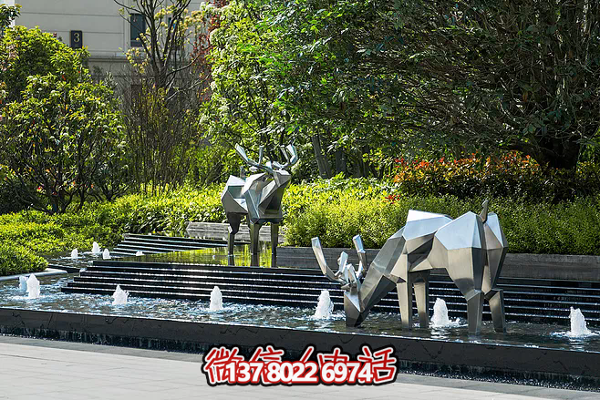 景区创意不锈钢喝水的几何鹿雕塑